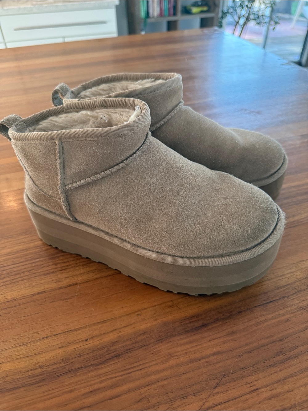 UGG Classic Ultra Mini New Heights Platform Boots Women's Size 8